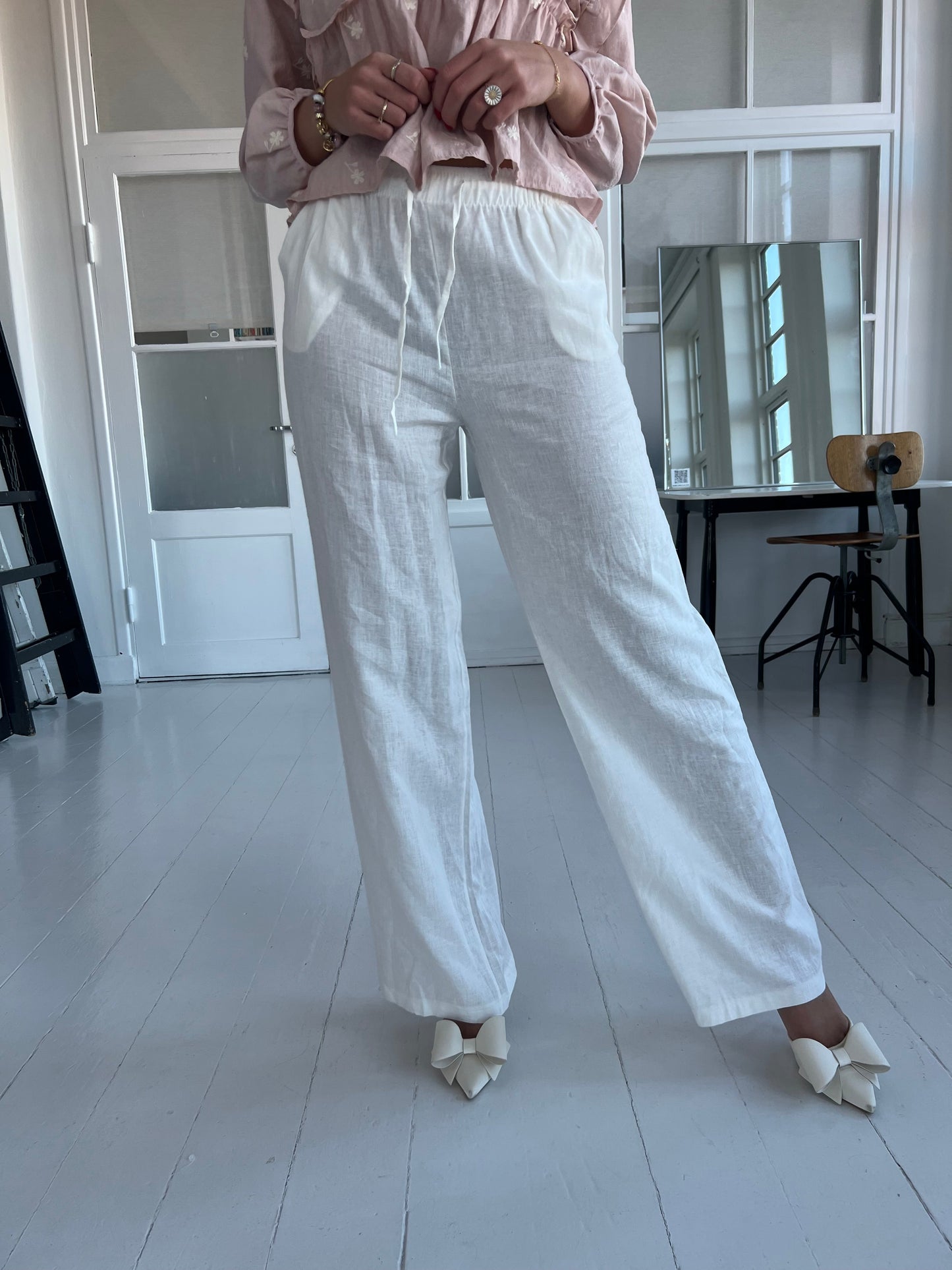 Eight Luxe white linen pants (611)