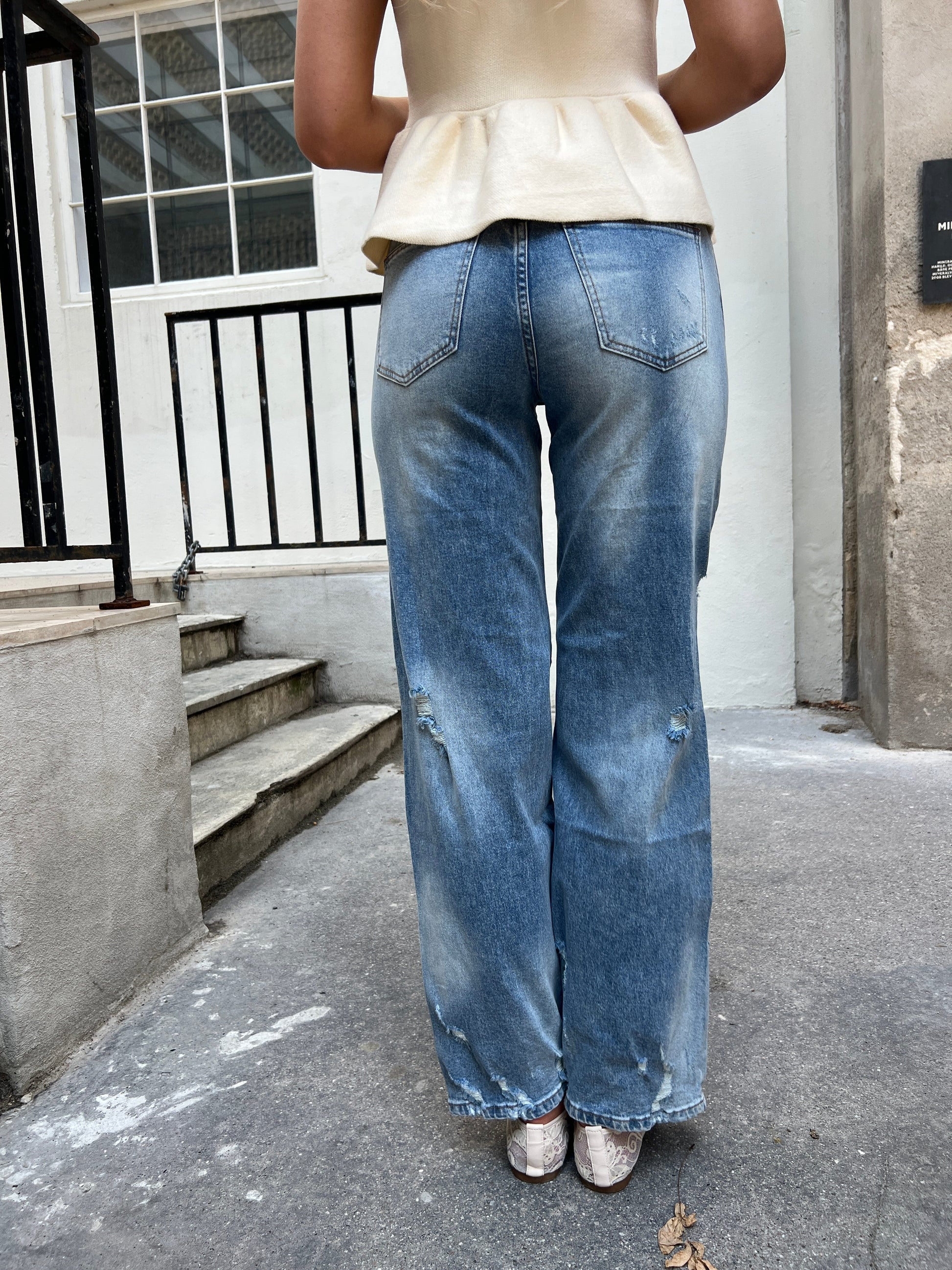 Laulia ripped dad jeans fra webshoppen Aaberg Copenhagen