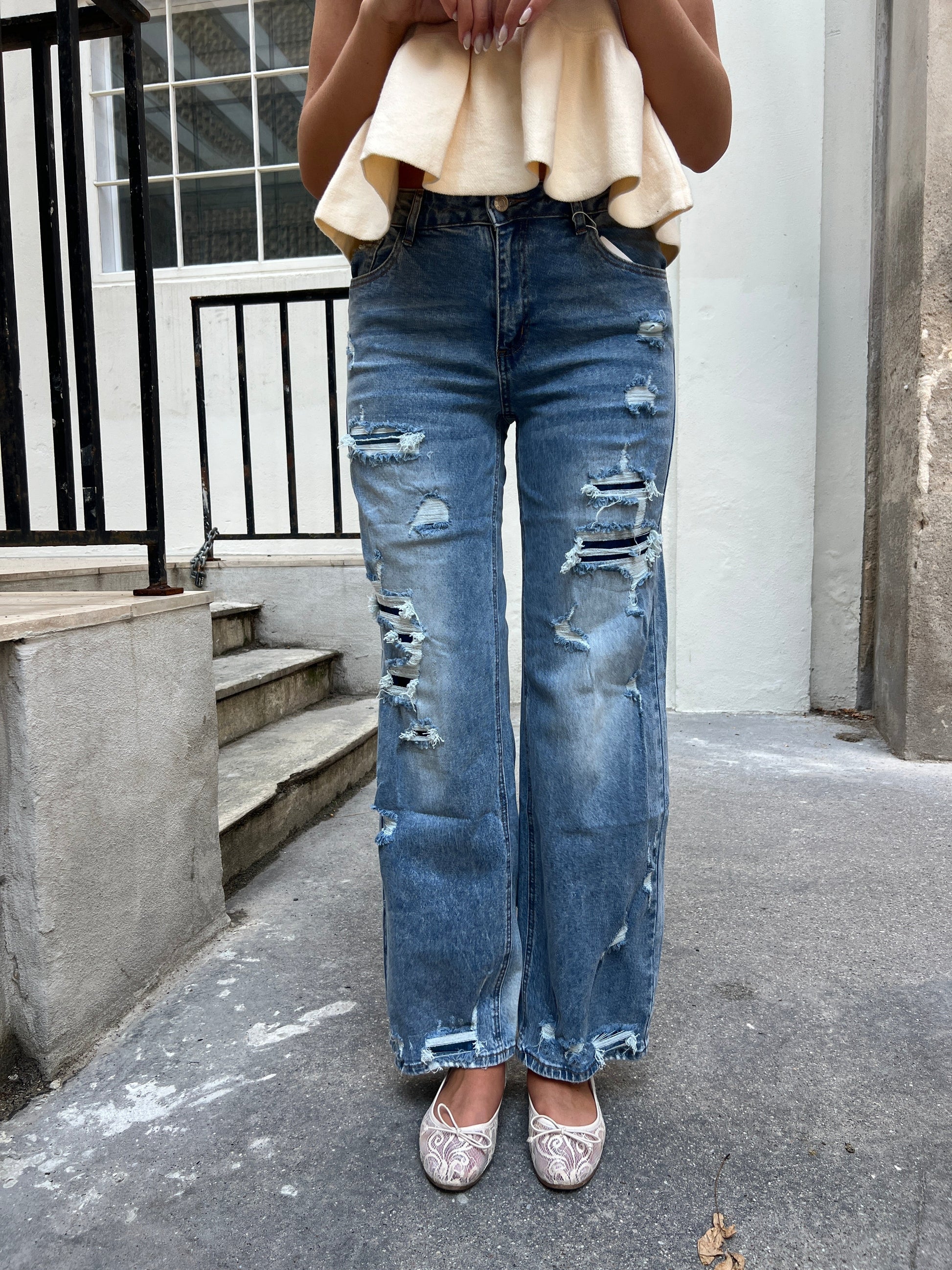 Laulia ripped dad jeans fra webshoppen Aaberg Copenhagen