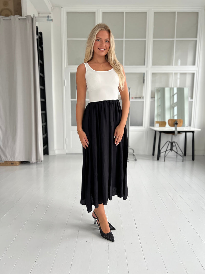 Dance black and White dress (649)-kjole-Aaberg Copenhagen