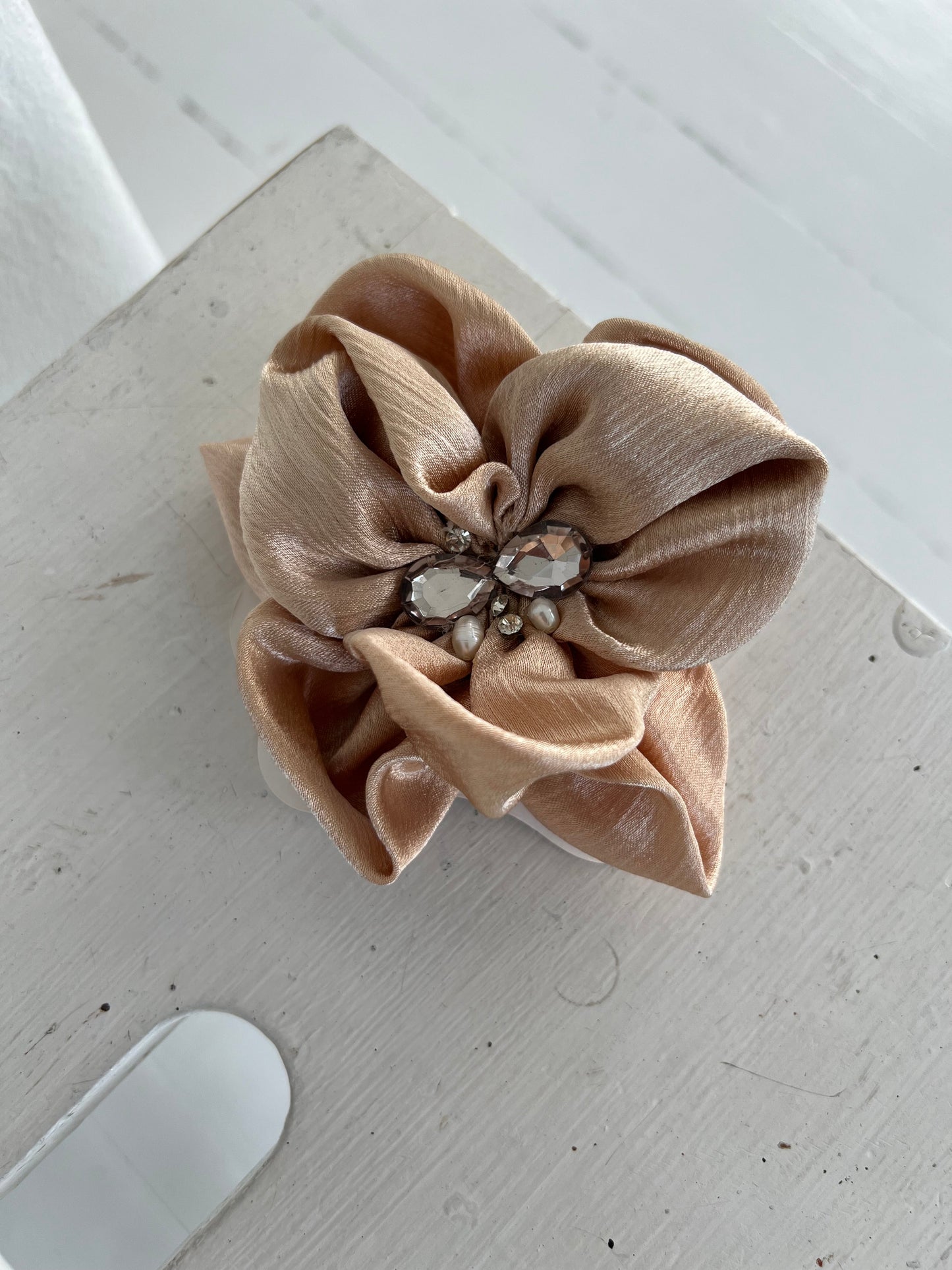 Rose broche