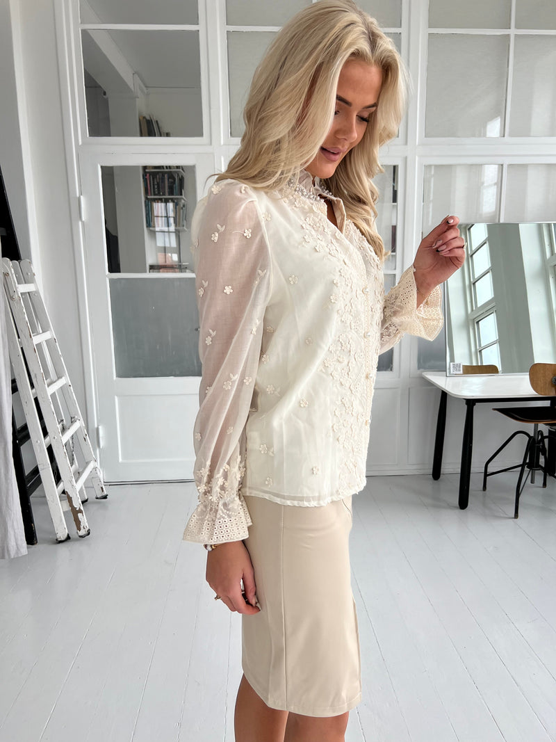 Azaka beige flower blouse