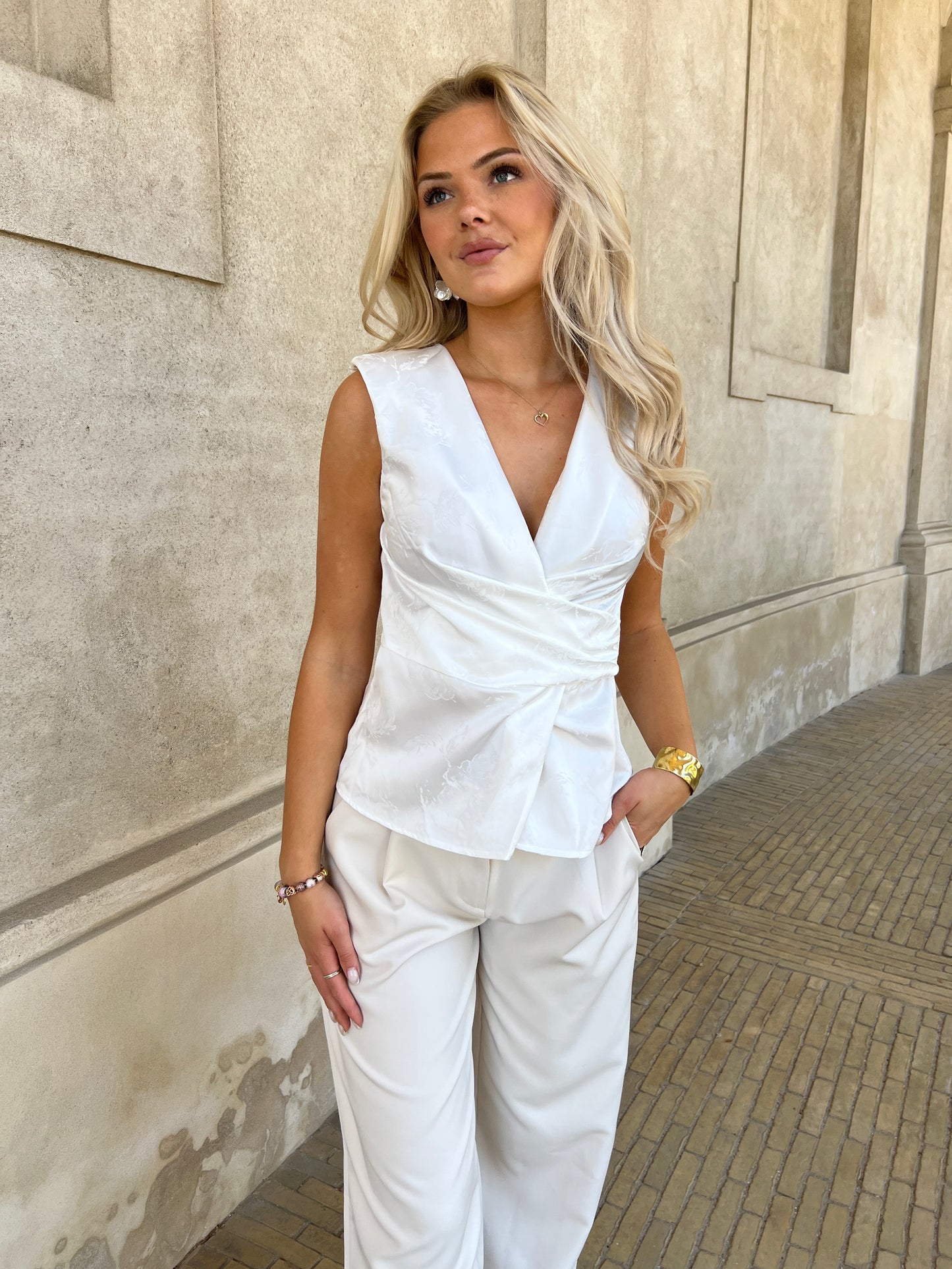 Elli  White satin top
