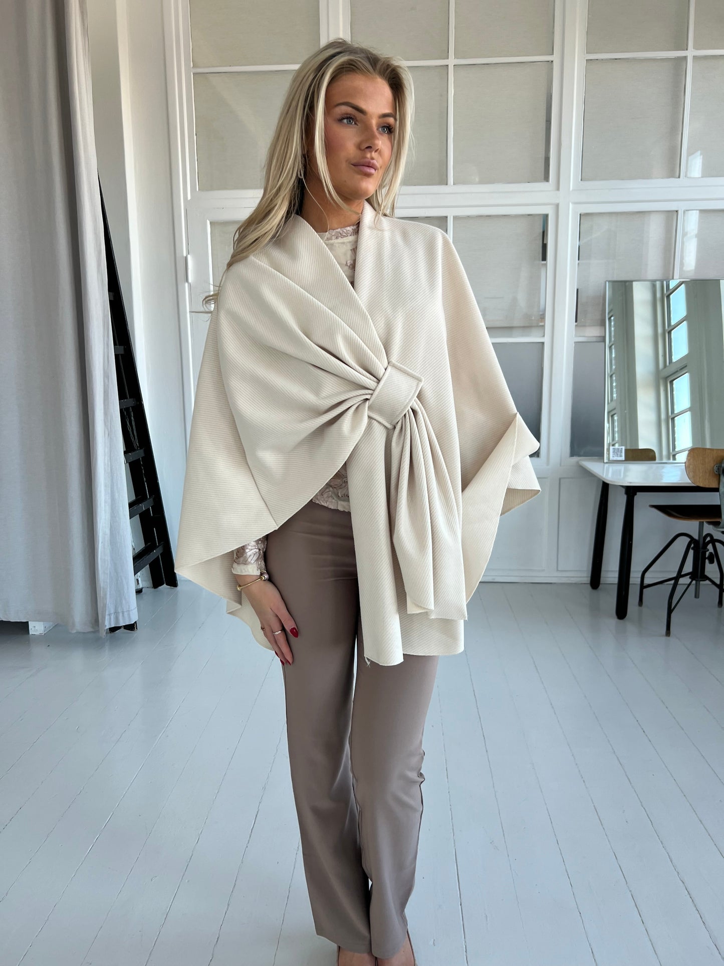 Issyma beige poncho