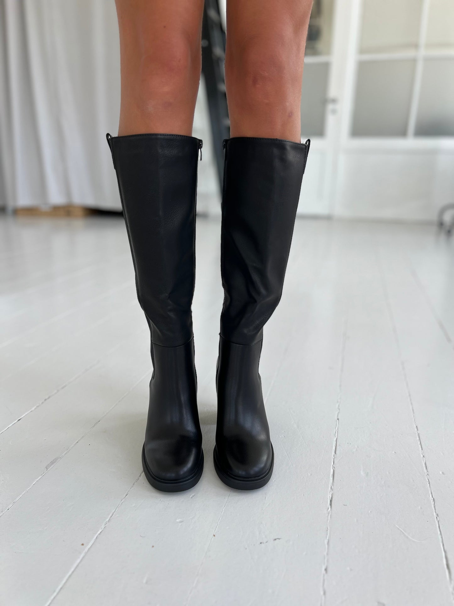 Belle black boot (2657)