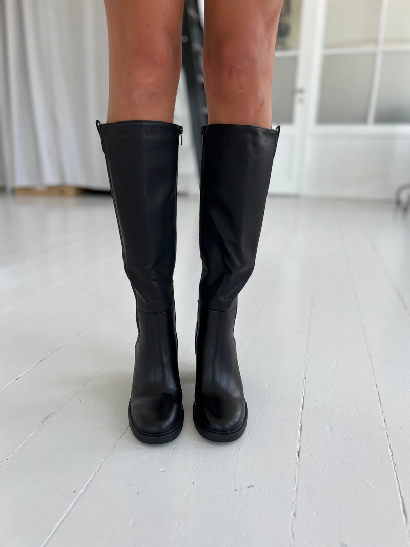 Belle black boot (2657)