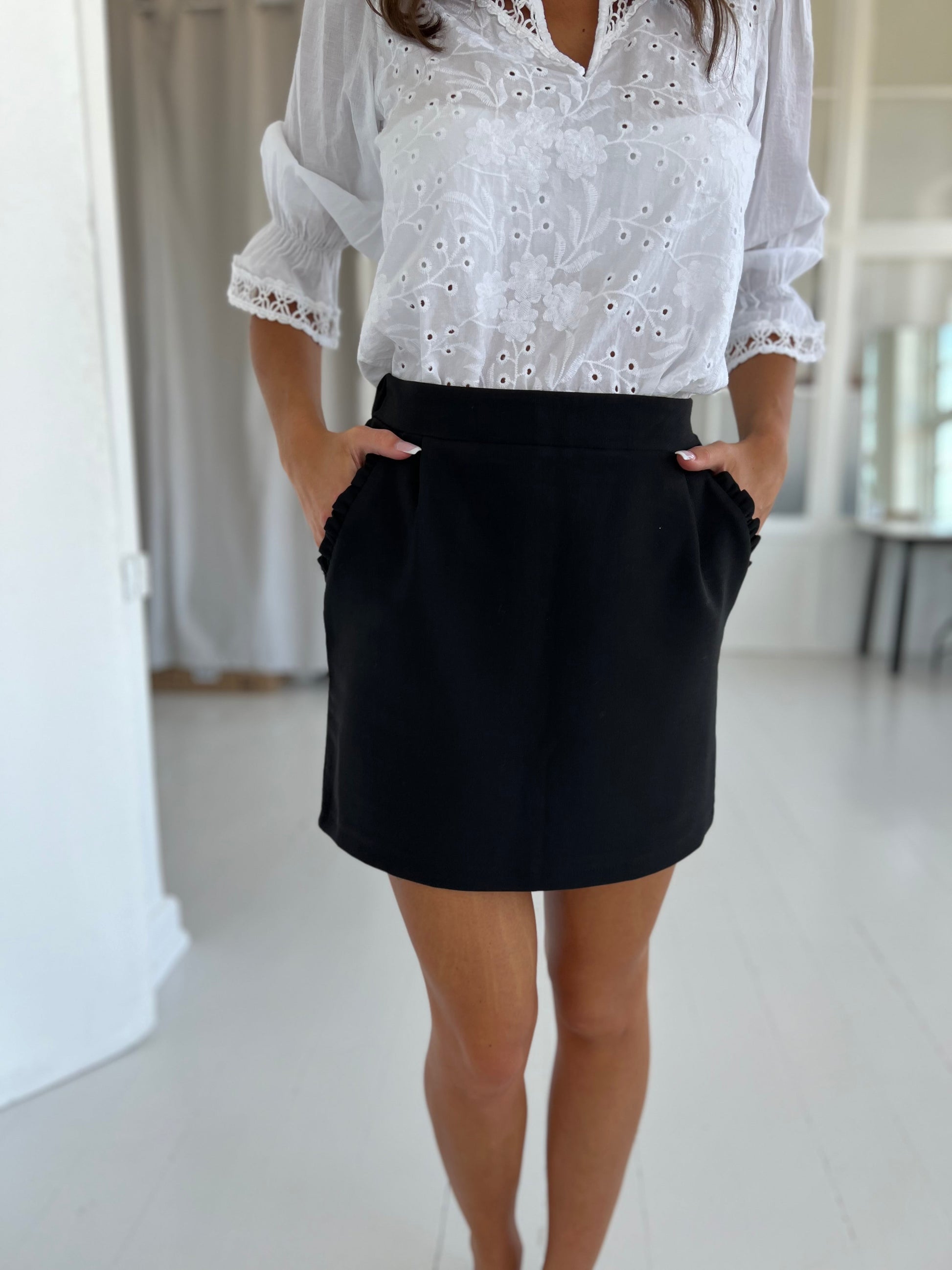 Emma Ella sort skirt (5439)-nederdel-Åberg CPH-Åberg Copenhagen DK