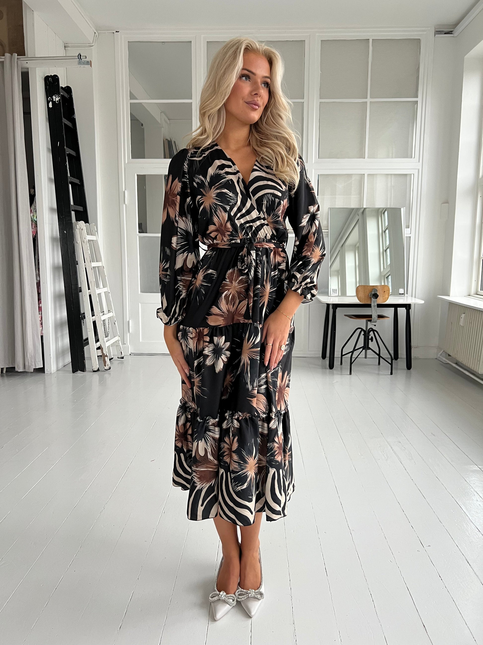 Bianca black flower dress-kjole-Aaberg Copenhagen