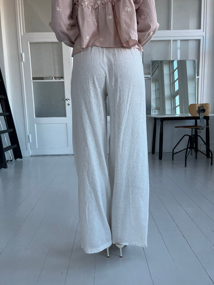 Eight Luxe white linen pants