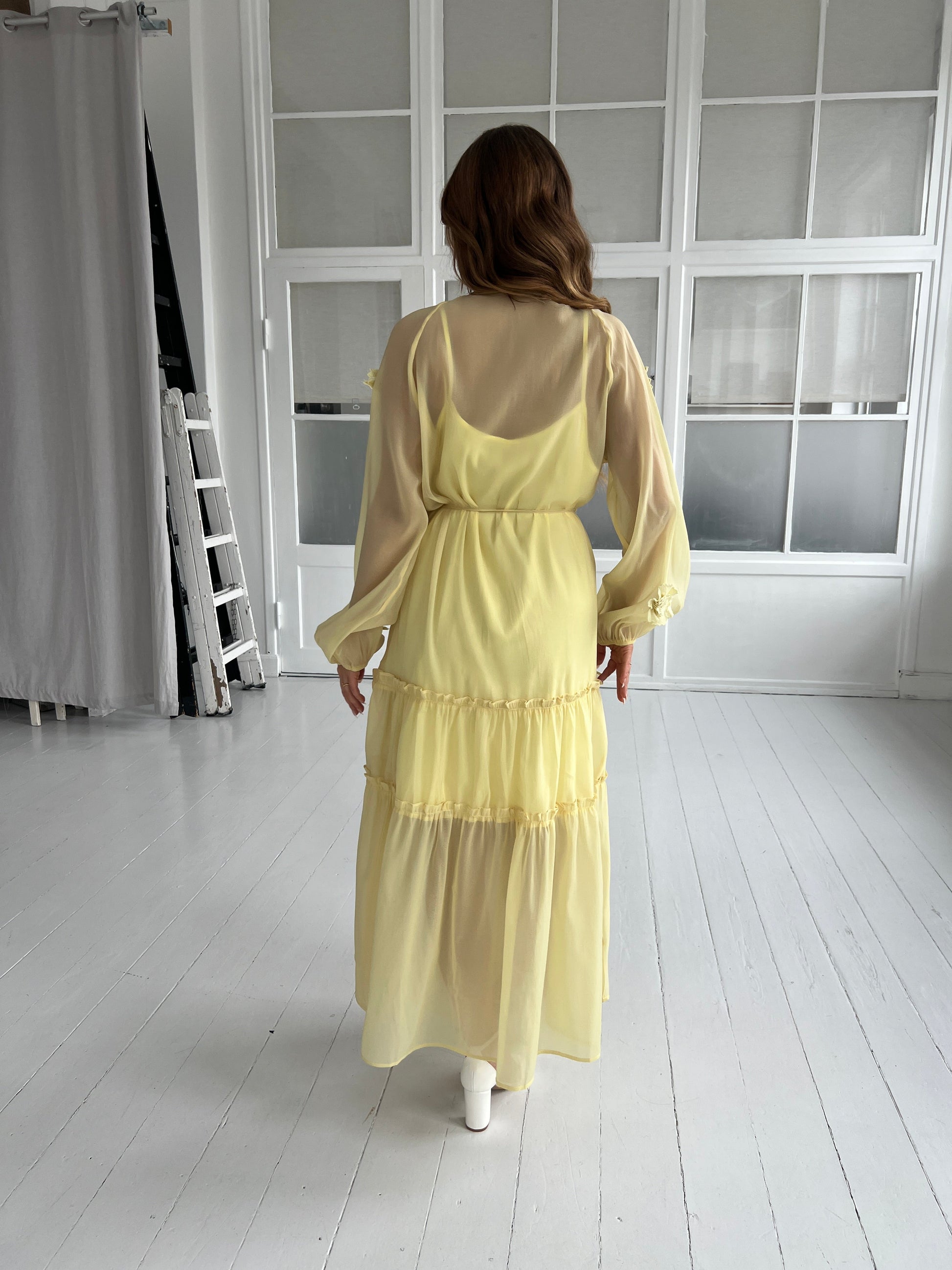 Flam yellow bloom dress fra webshoppen Aaberg Copenhagen