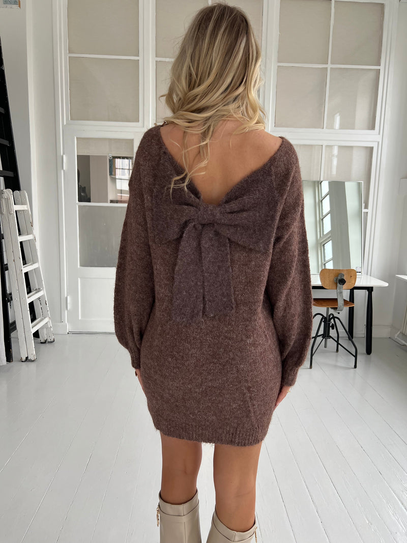 Chocolate knotted sweater dress (2690)-kjole-Aaberg Copenhagen