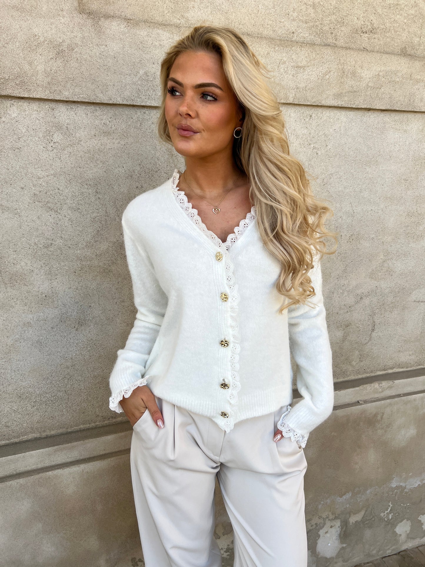 Kilky lace white knit