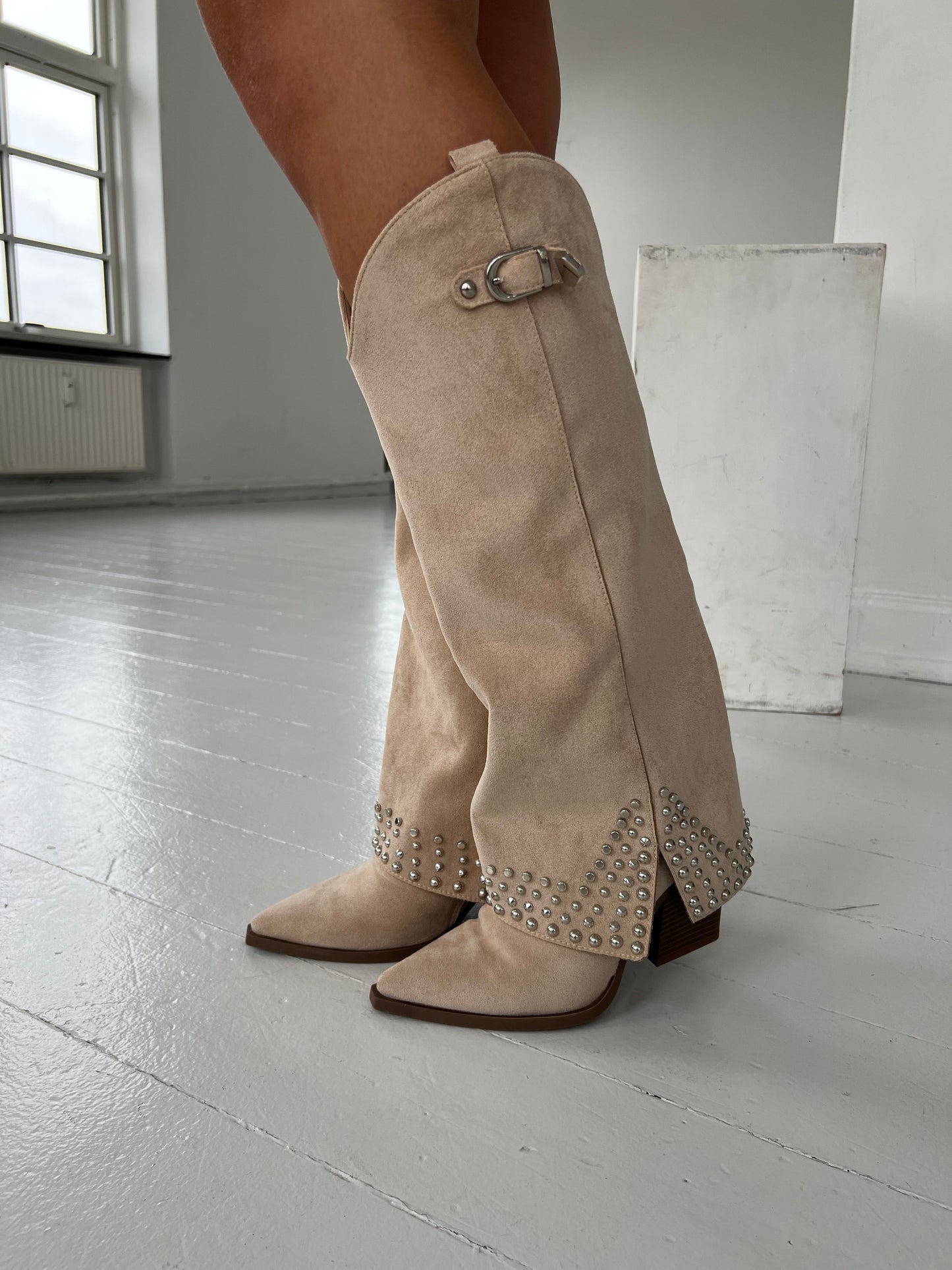 Ideal beige heel boots (9689)