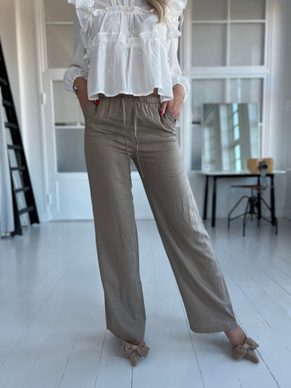 Eight Luxe taupe linen pants