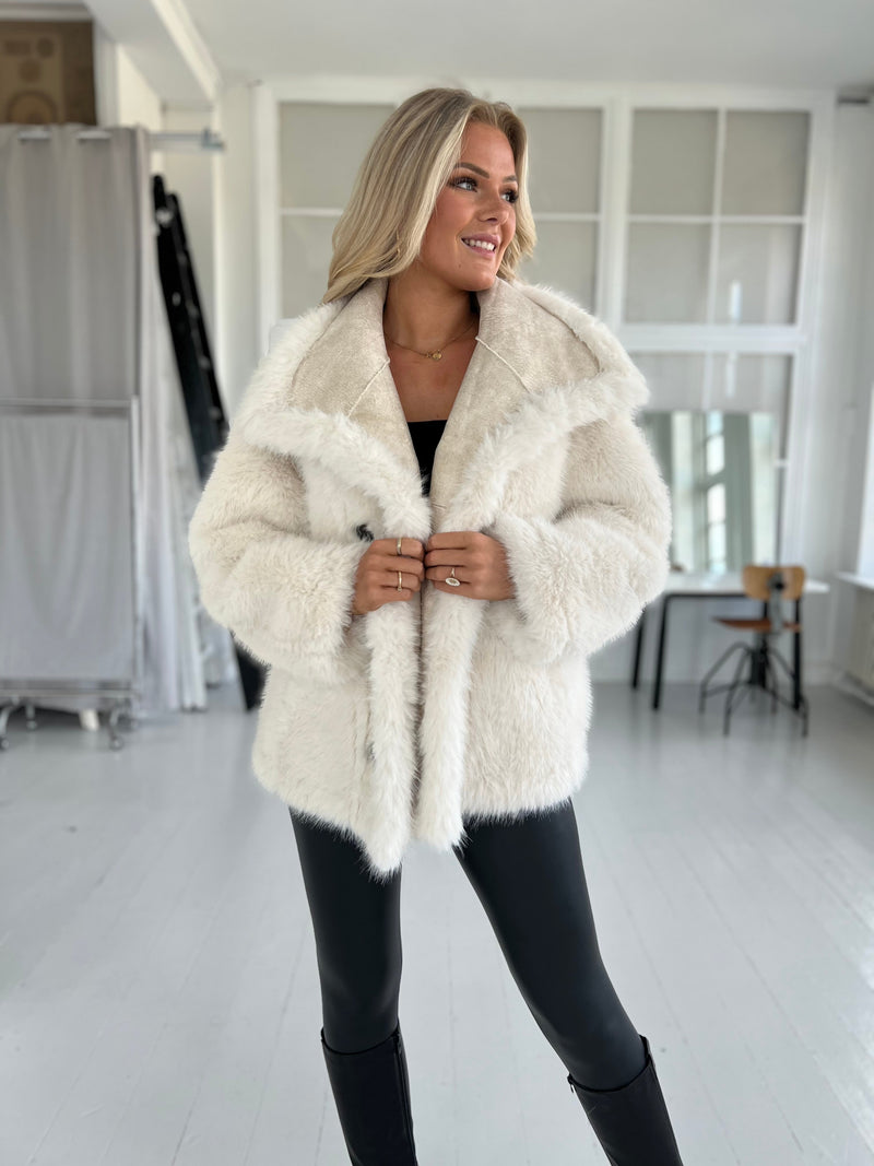 Flam beige faux fur jakke (2213)-jakke-Aaberg Copenhagen