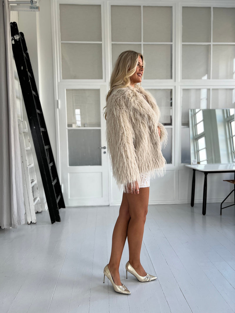 Flam beige fluffy faux fur (2219)-jakke-Aaberg Copenhagen