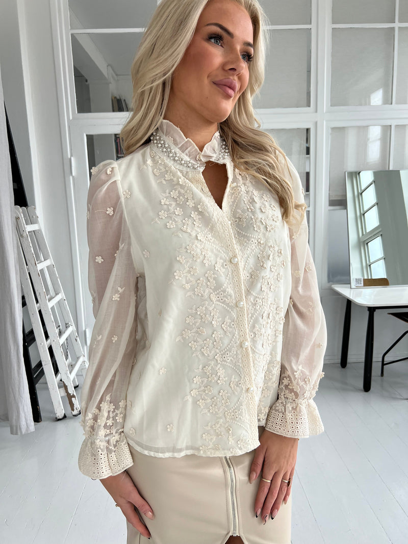 Azaka beige flower blouse