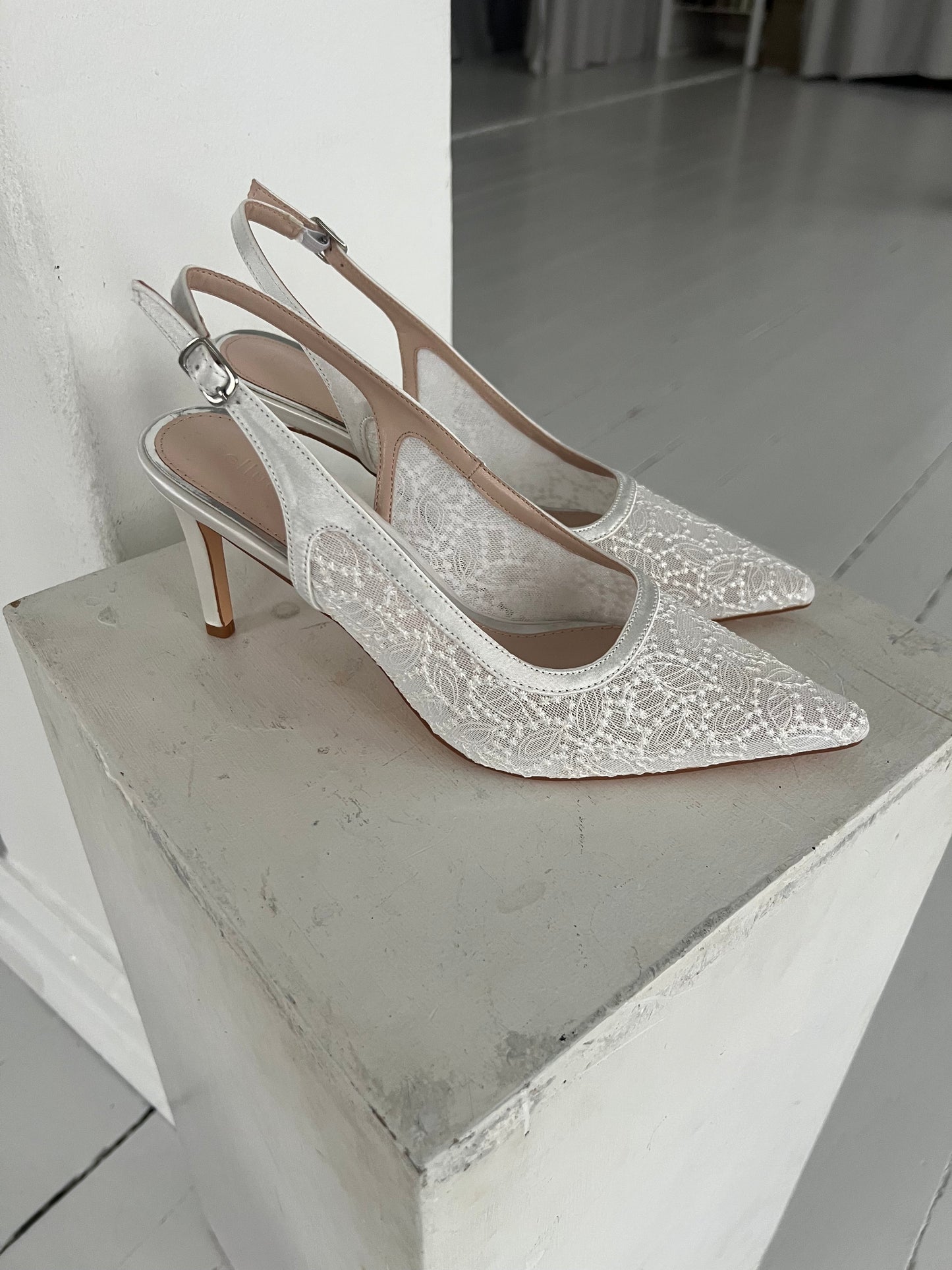 Azalea white lace heel (590)