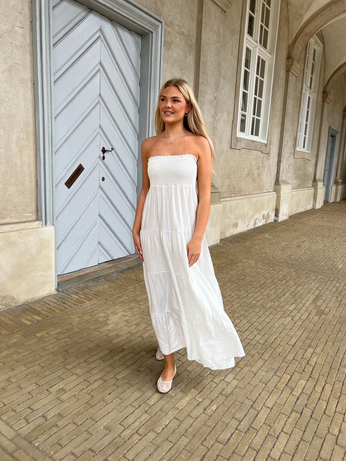 Syma white summer dress