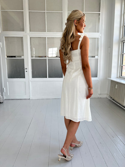 Eight luxe white linen dress
