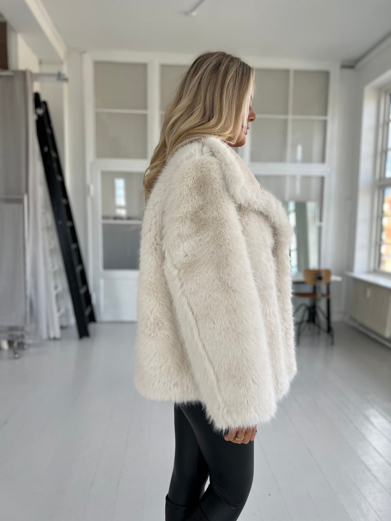 Flam beige faux fur jakke (2213)-jakke-Aaberg Copenhagen