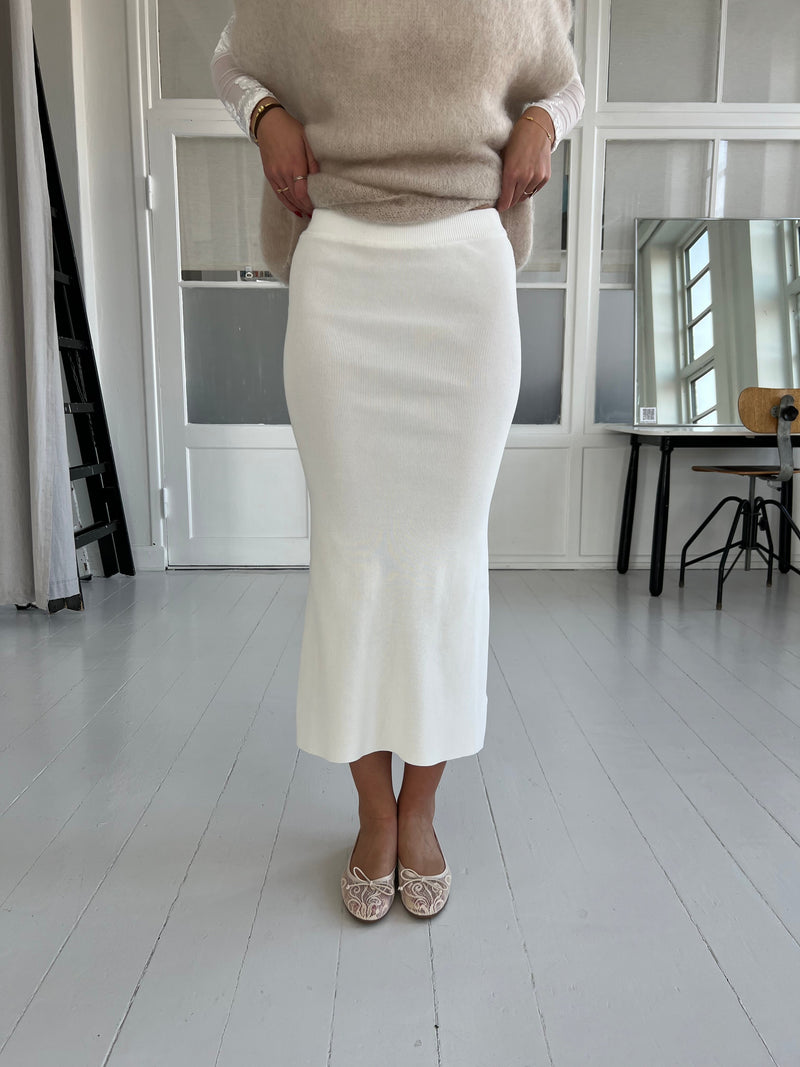 Rosie white knit skirt