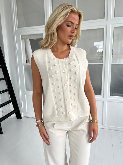 Azaka cream dot vest fra webshoppen Aaberg Copenhagen