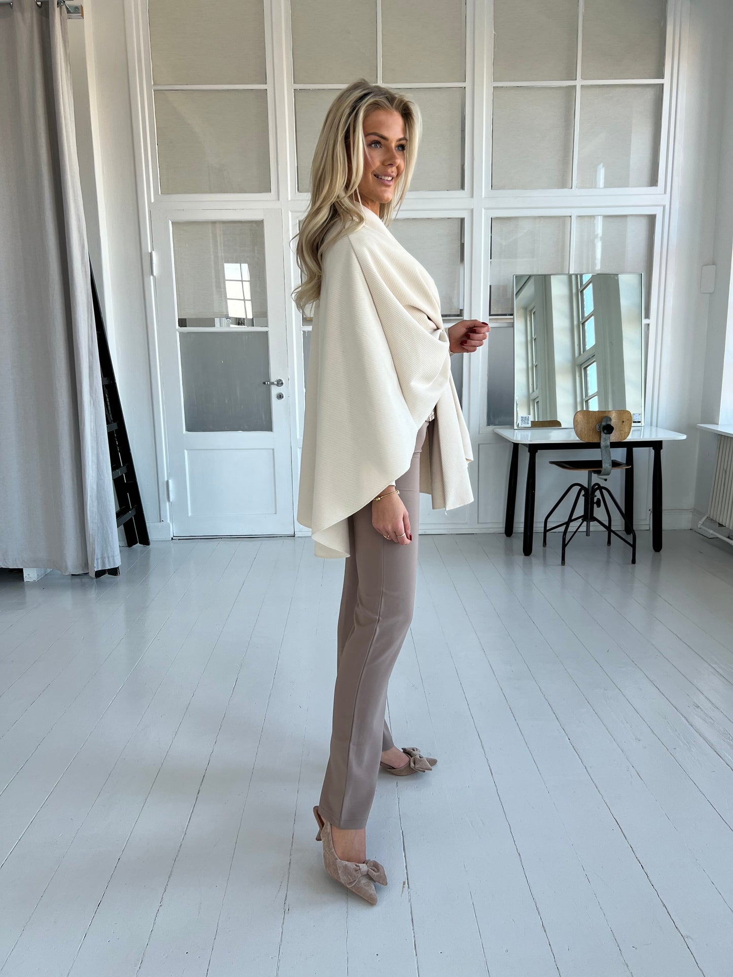 Issyma beige poncho