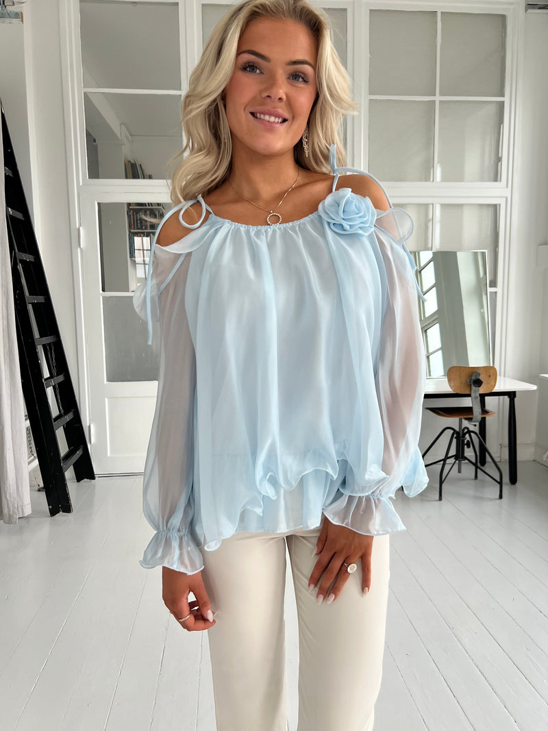 Elli White turquis blouse fra webshoppen Aaberg Copenhagen