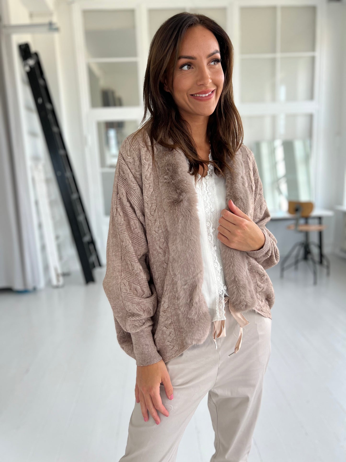 Moocci taupe cardigan (8555)