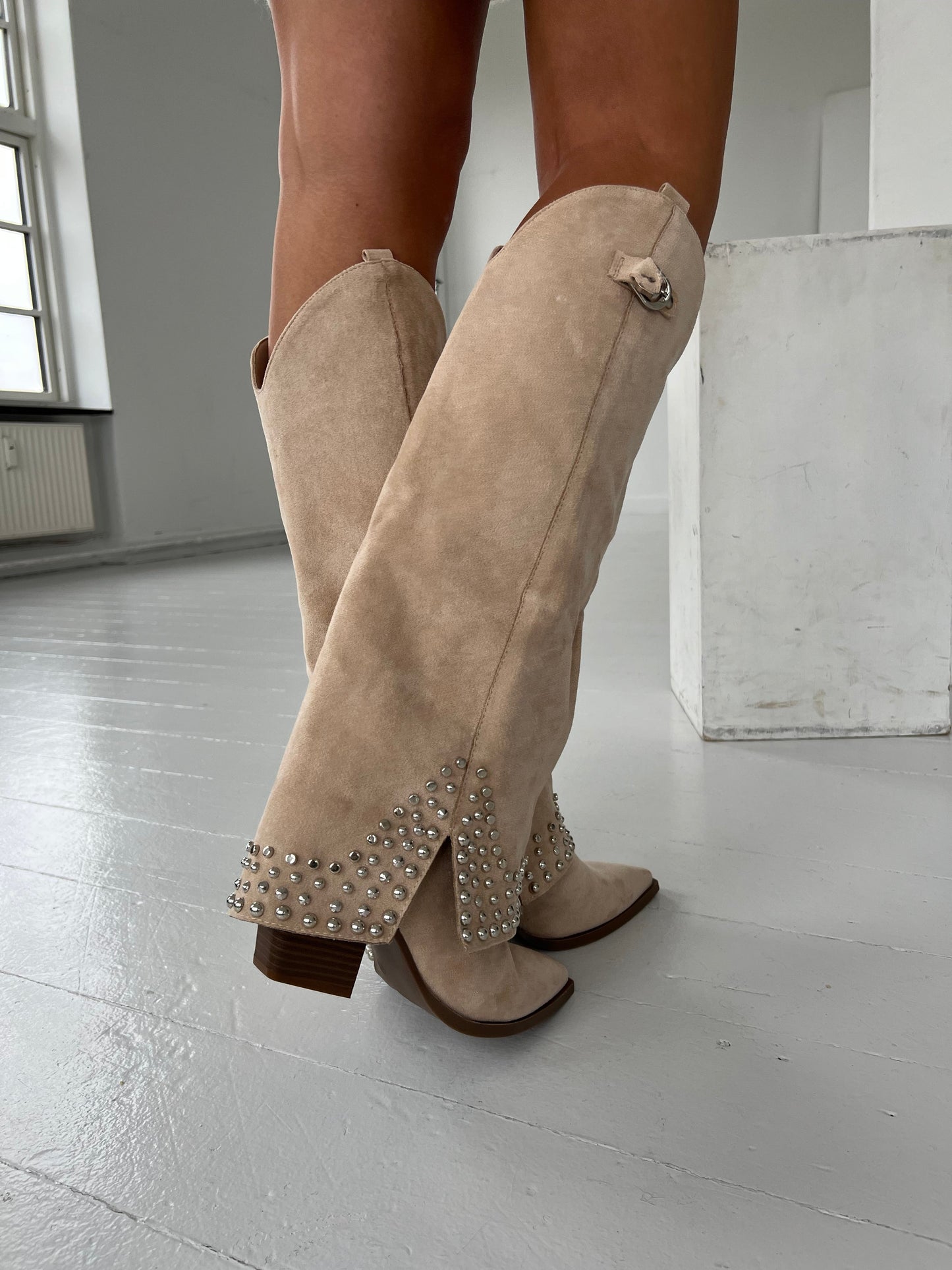 Ideal beige heel boots (9689)