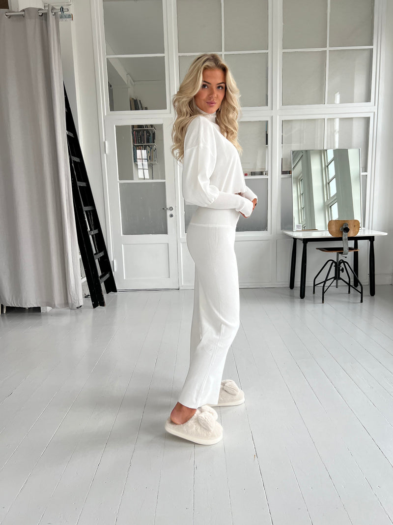 Louloa white knit set