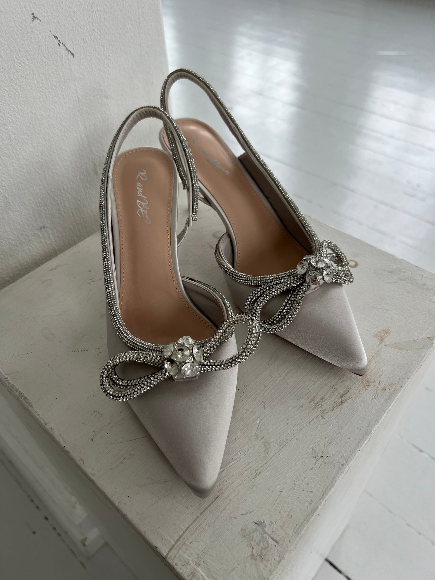 RandBe silver bow heels (611) fra webshoppen Aaberg Copenhagen