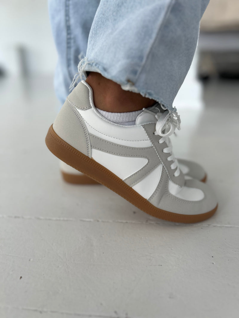 Mulanka  white sneakers