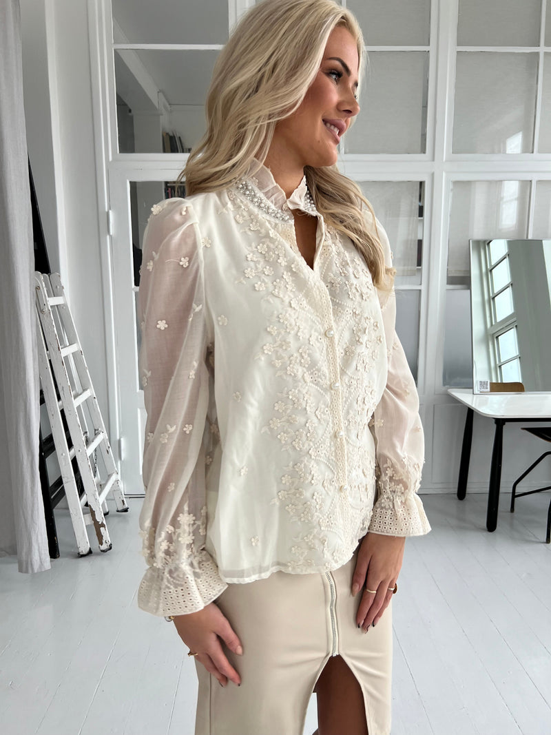 Azaka beige flower blouse