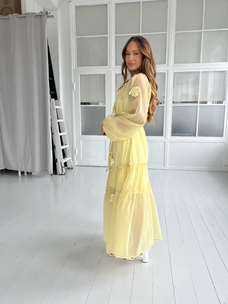 Flam yellow bloom dress fra webshoppen Aaberg Copenhagen