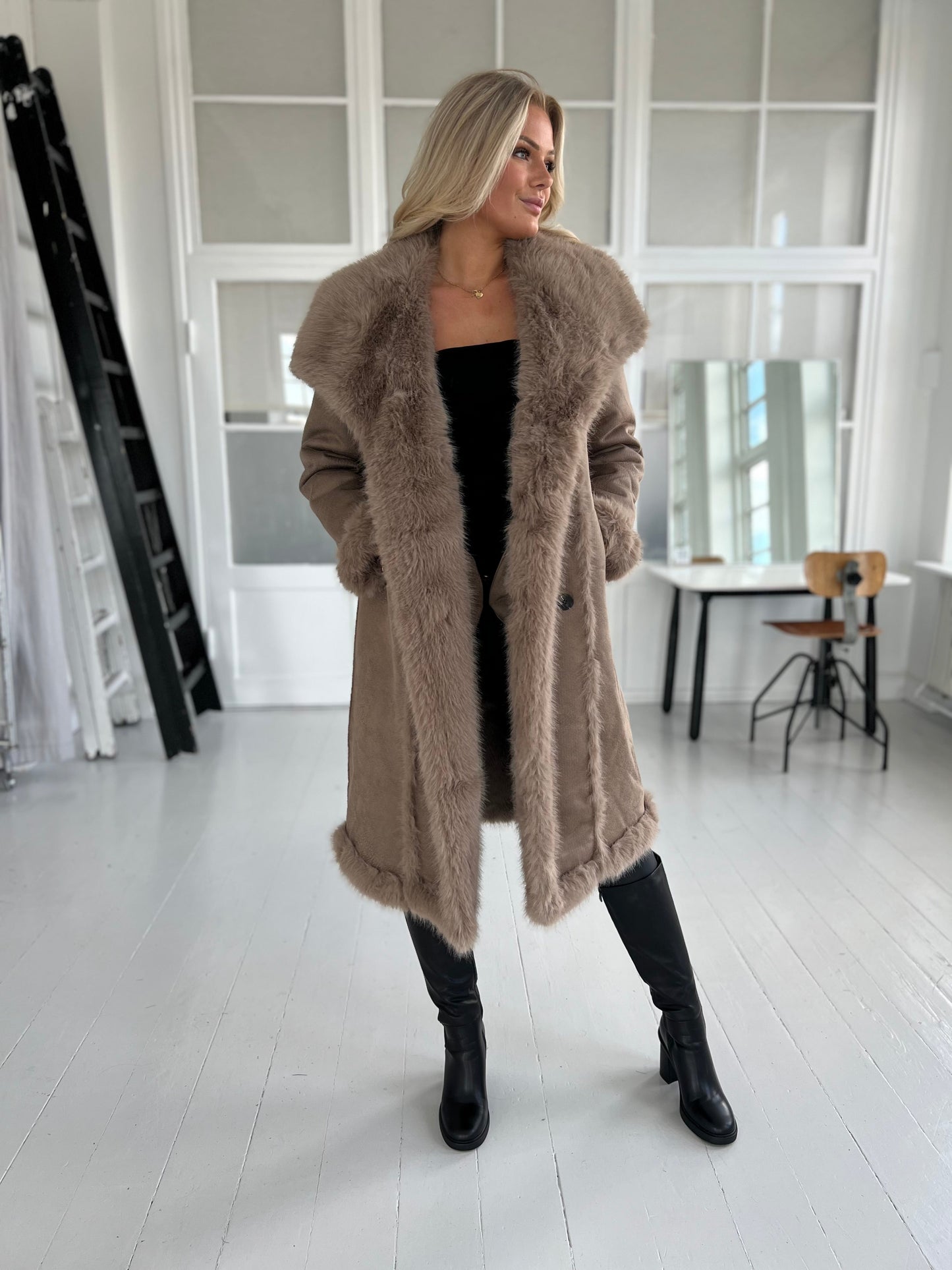 Flam taupe faux fur frakke (2212)-jakke-Aaberg Copenhagen