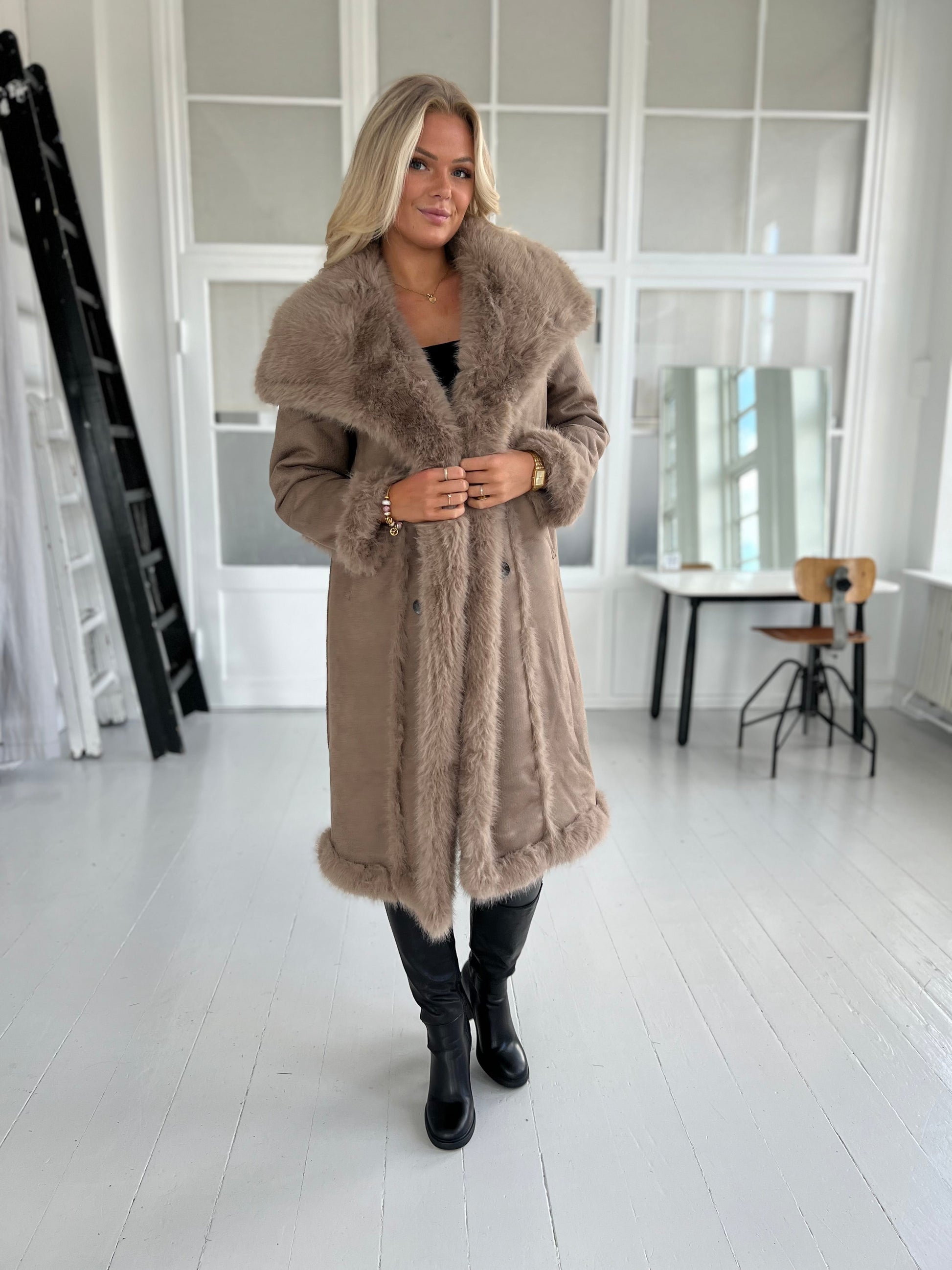 Flam taupe faux fur frakke (2212)-jakke-Aaberg Copenhagen