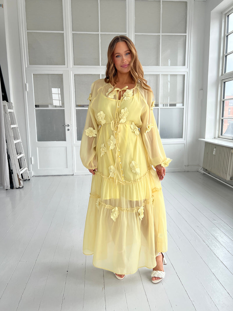Flam yellow bloom dress fra webshoppen Aaberg Copenhagen