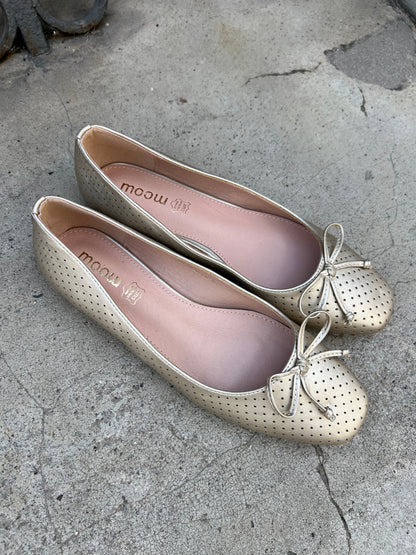 Moow golden ballerina