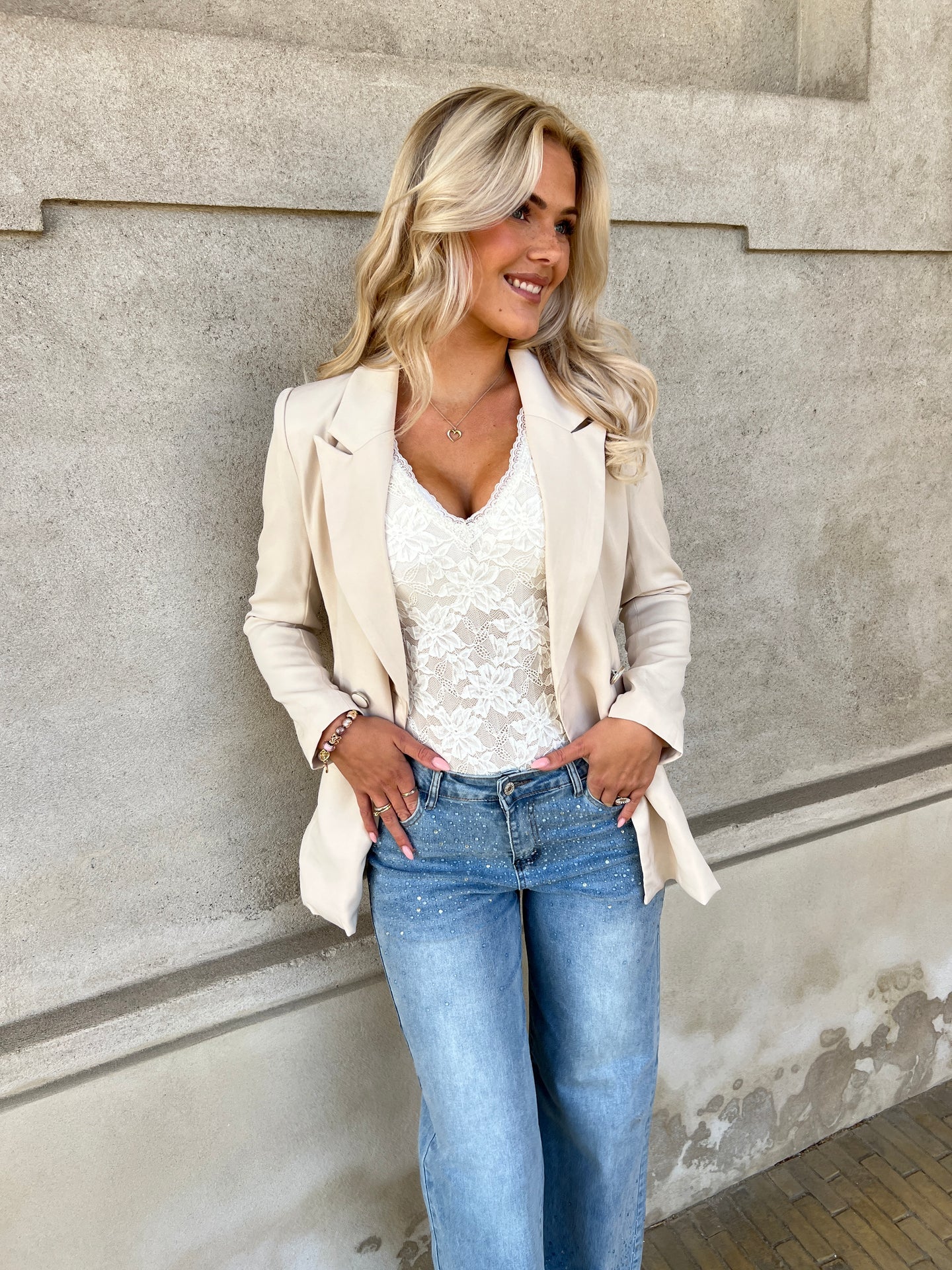 Its May beige blazer
