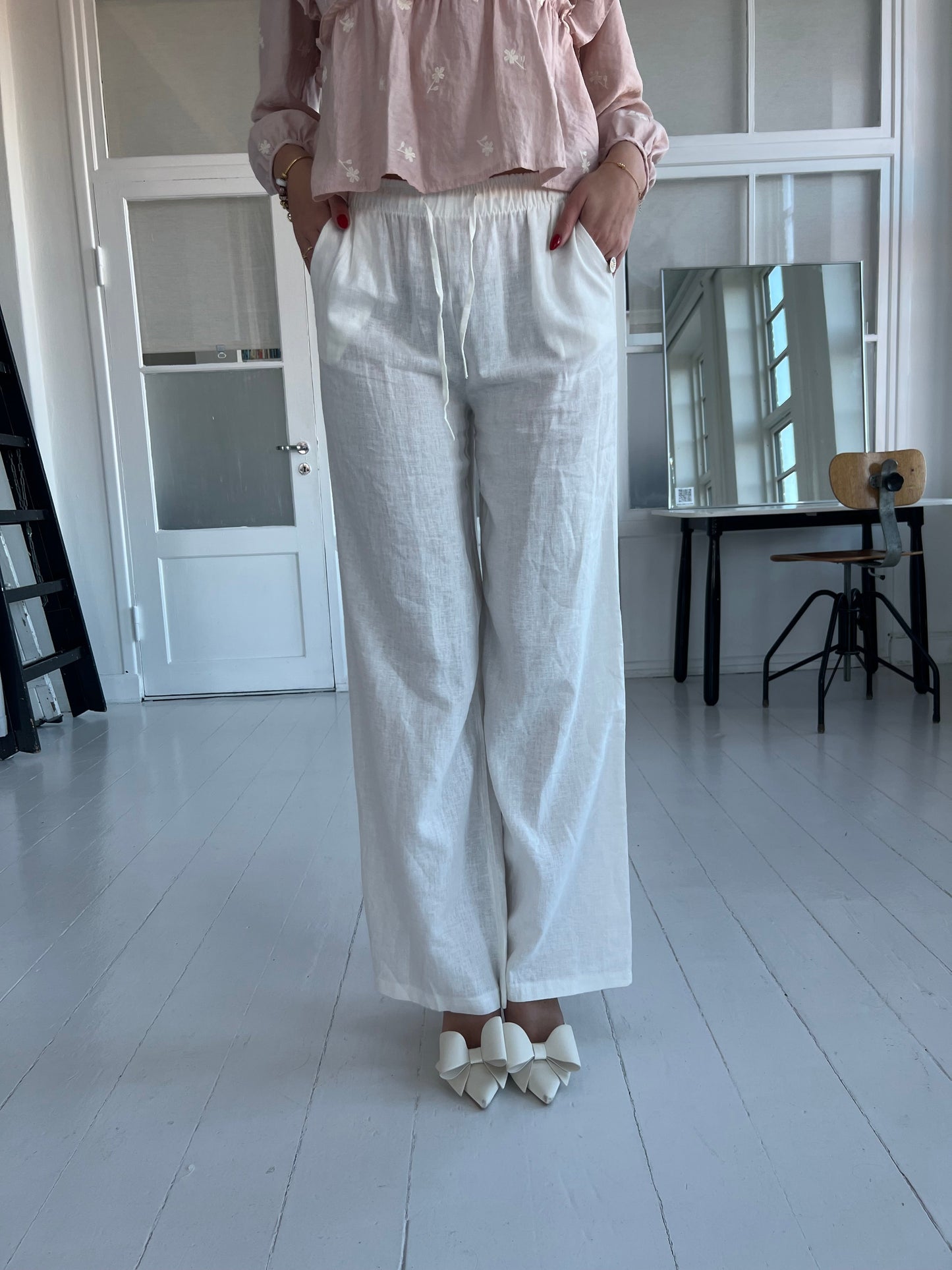 Eight Luxe white linen pants (611)