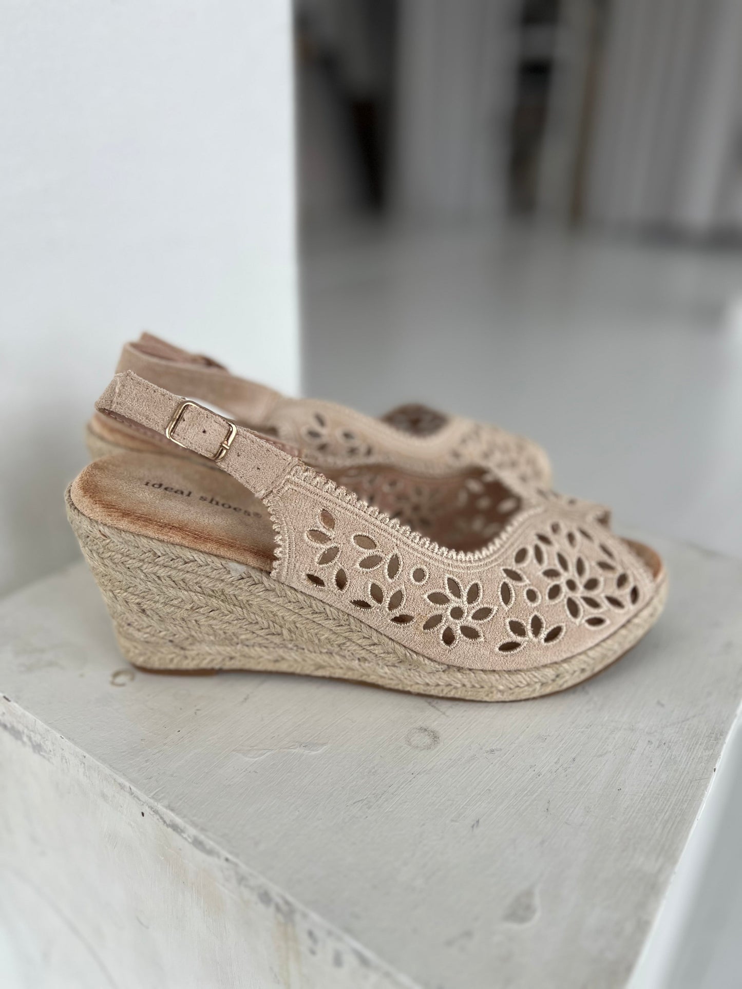 Marquizz beige wedge