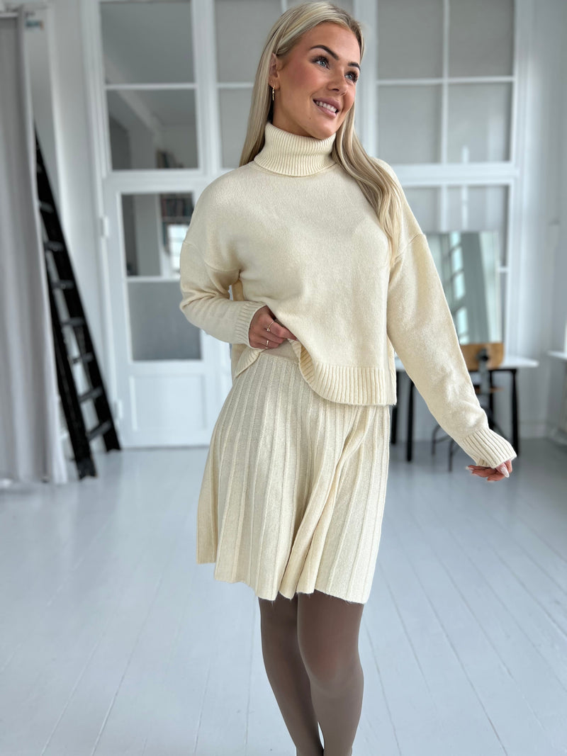 GUAS beige Sweater Set