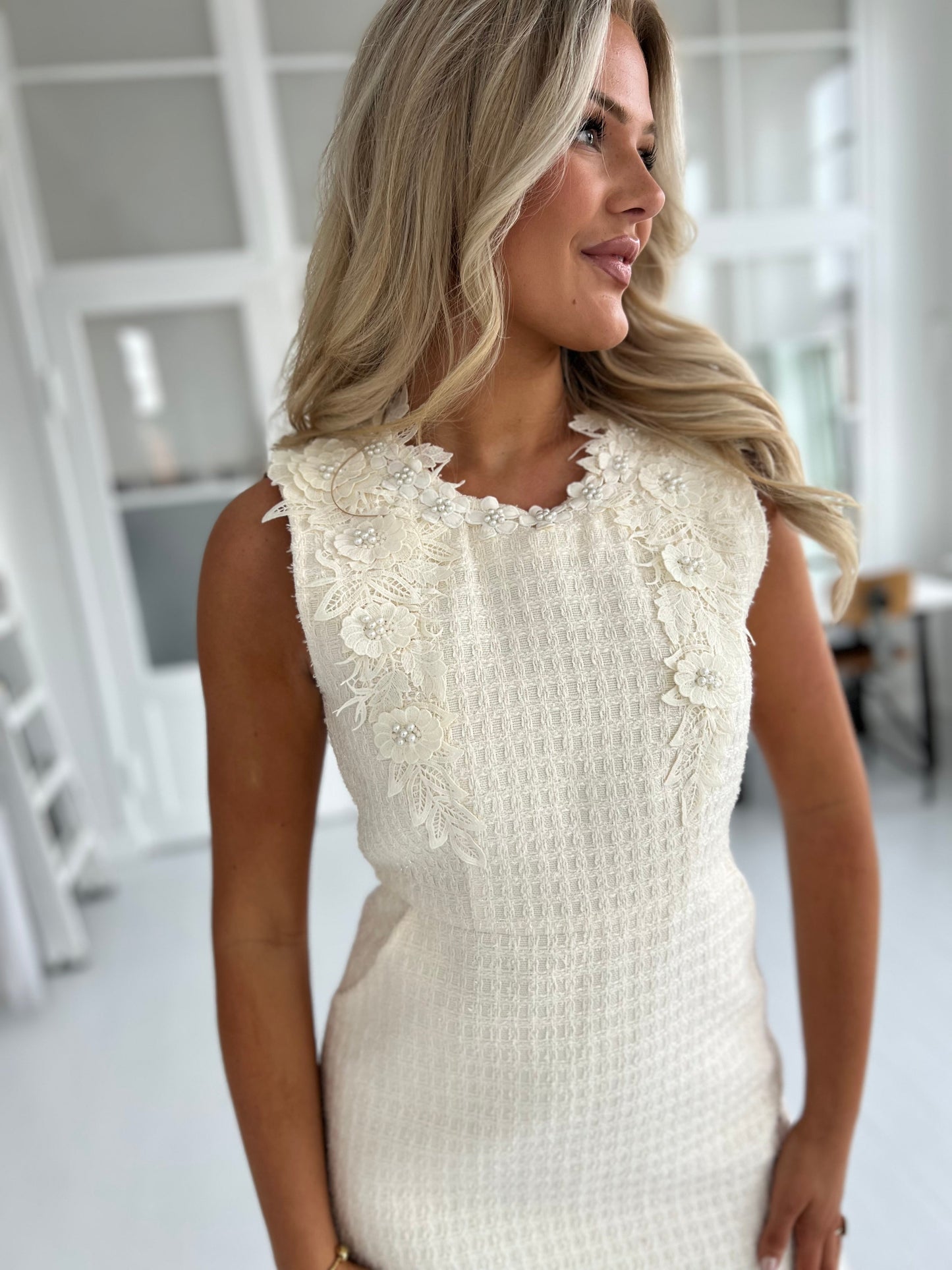 Lily White boucle dress (3380) fra webshoppen Aaberg Copenhagen