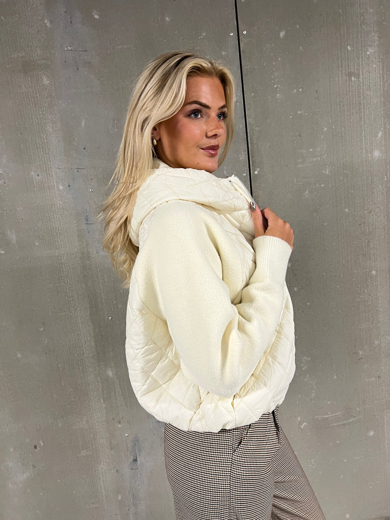 Azaka white cardigan jacket fra webshoppen - Aaberg Copenhagen