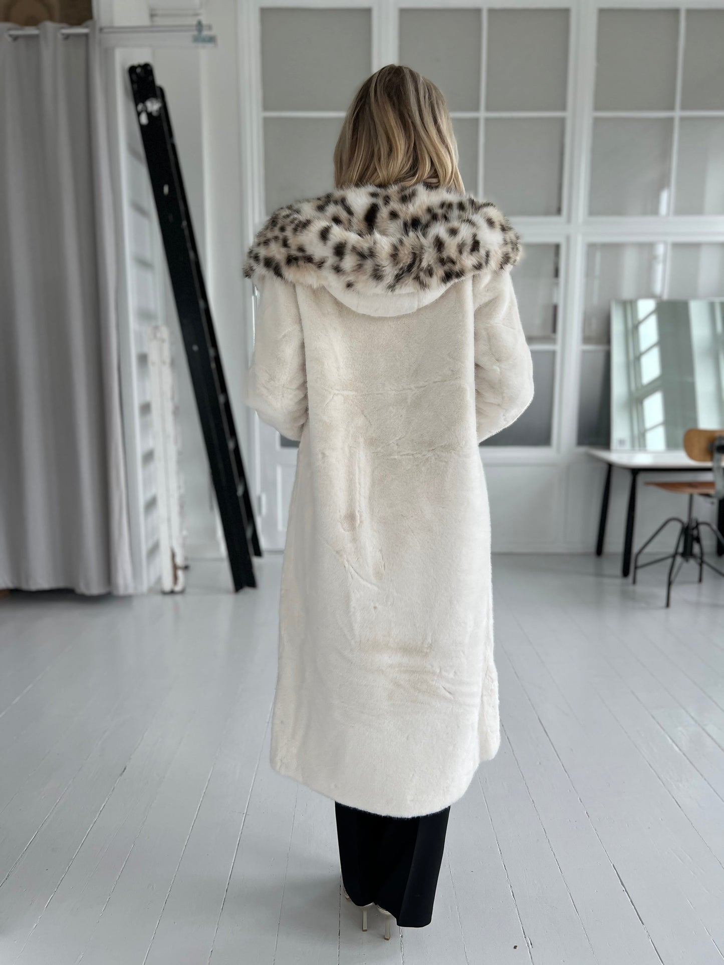 Azaka long white coat (5459)