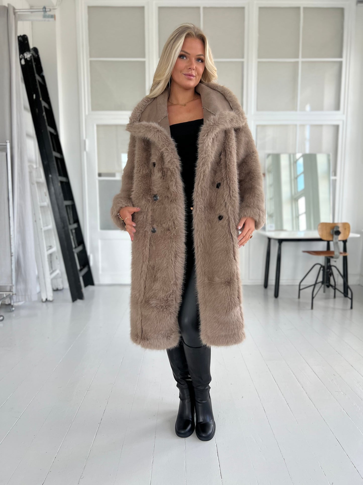 Flam taupe faux fur frakke (2212)-jakke-Aaberg Copenhagen