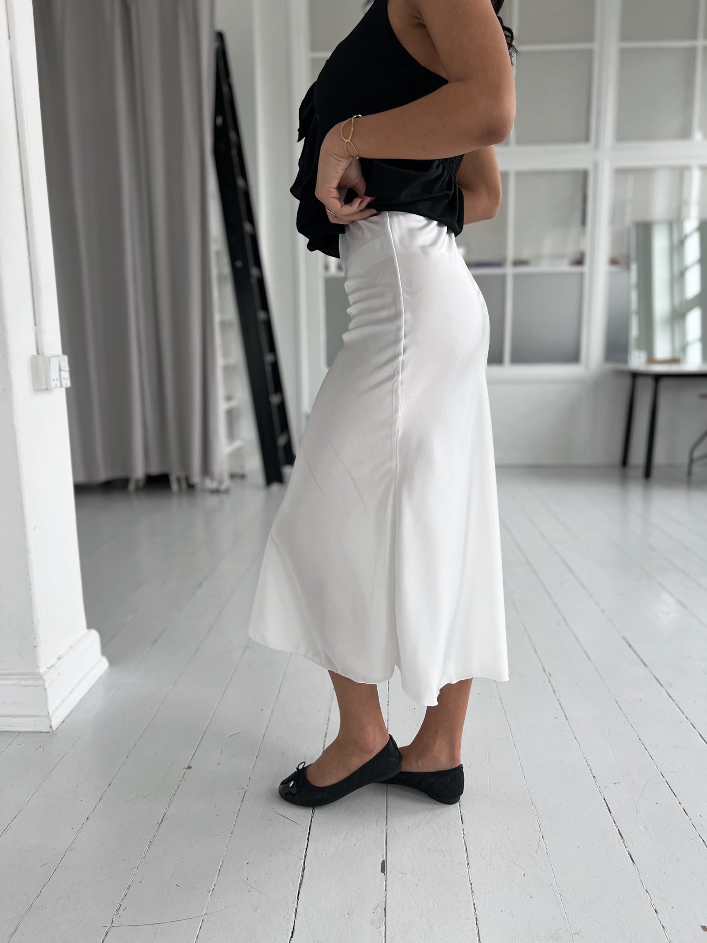 Rosy white satin skirt-nederdel-Åberg CPH-Åberg Copenhagen DK