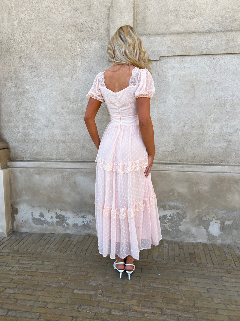 Lily McBee peachy dress fra webshoppen Aaberg Copenhagen